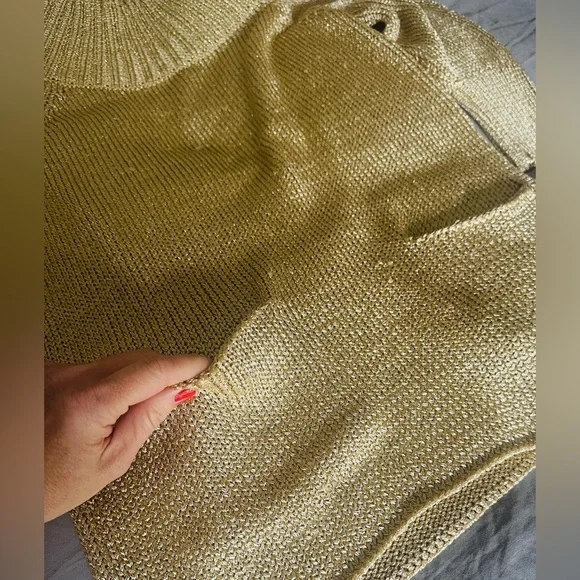 Gold Knit Sweater with pockets - Picture 2 of 9